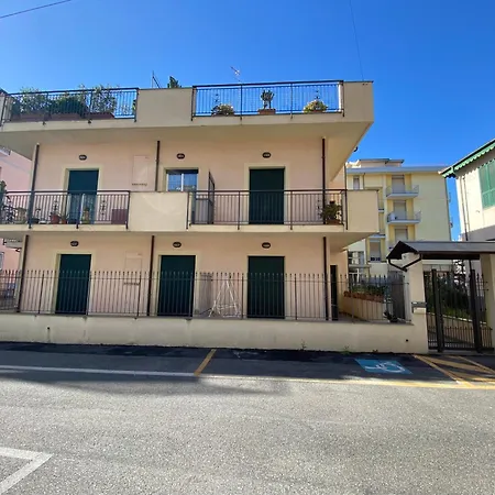 Bilocale Marina A Pochi Passi Dal Mare Di Ceriale